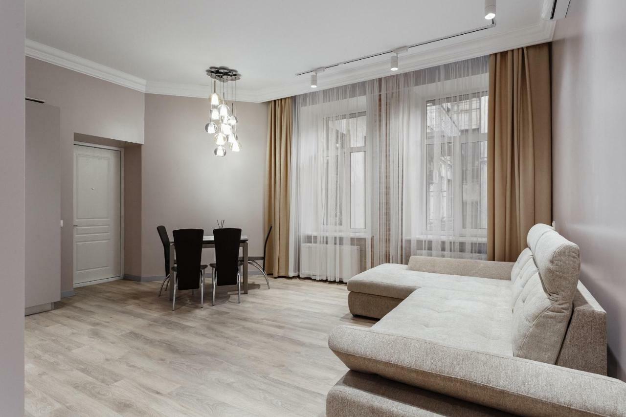 Central Barkar Apartments Odesa Exterior photo